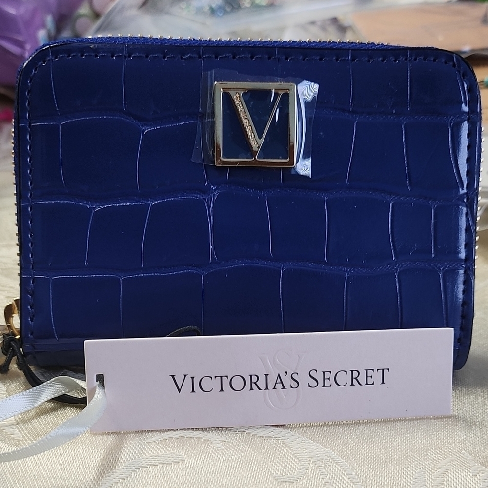 Victoria's Secret Royal Blue Croc-Embossed Zipper Wallet! - Picture 1 of 1